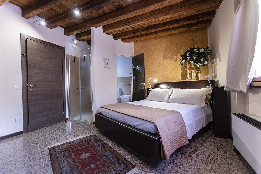 La camera Classic San Michele, presenta uno stile elegante e moderno. Visione della stanza